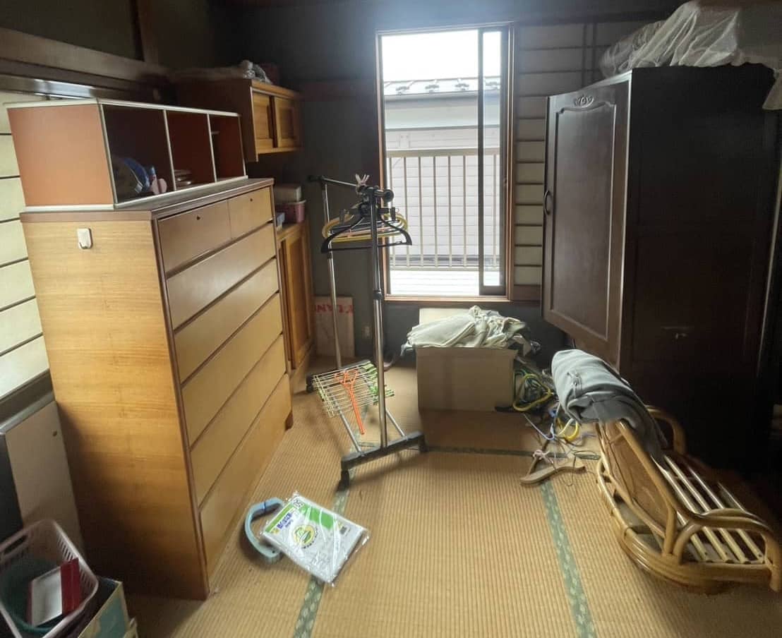 浦和区の古い戸建てで和室の婚礼家具を搬出